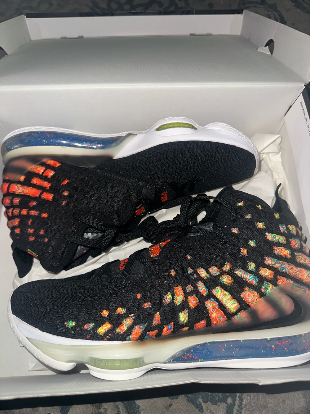 Men LEBRON XV11
